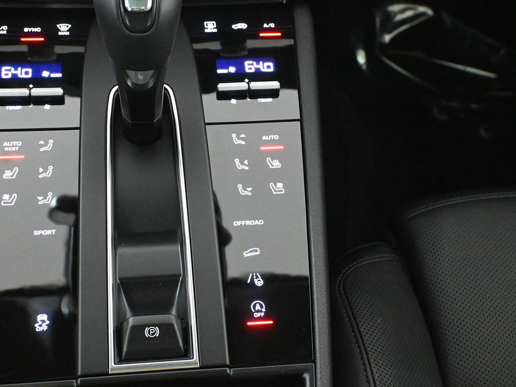 Thumbnail: 2025 Porsche Macan - 26