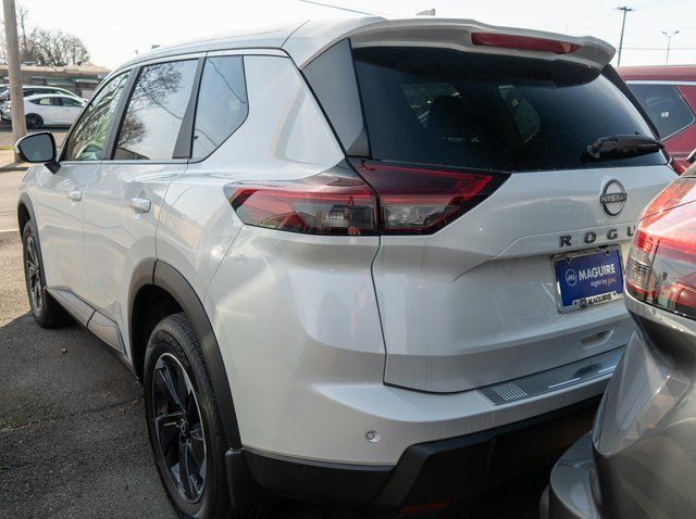 2026 Nissan Rogue SV - 4