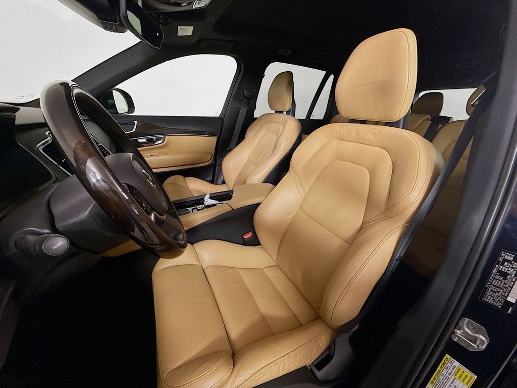2017 Volvo XC90 T6 Momentum 21