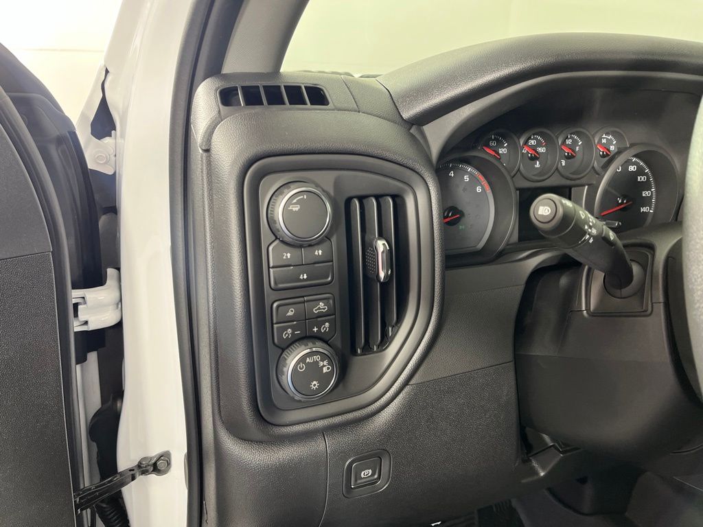 Thumbnail: 2026 Chevrolet Silverado 2500 - 27