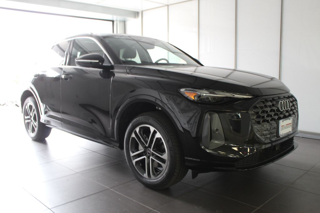 2025 Audi New Q5 Premium's photo