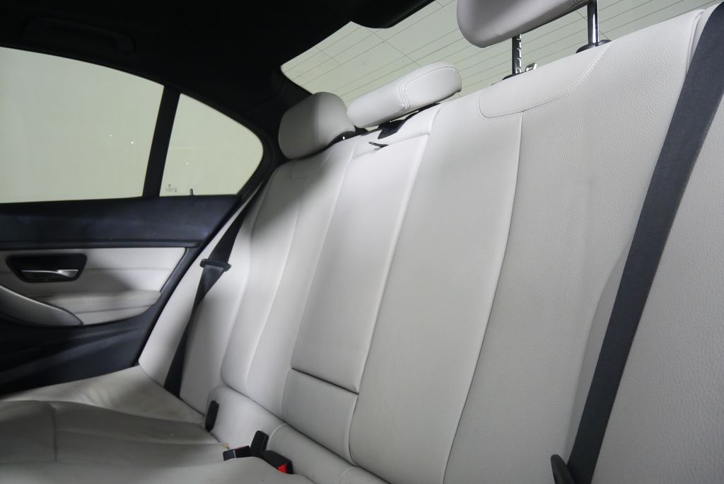 Thumbnail: 2013 BMW 3 Series - 12