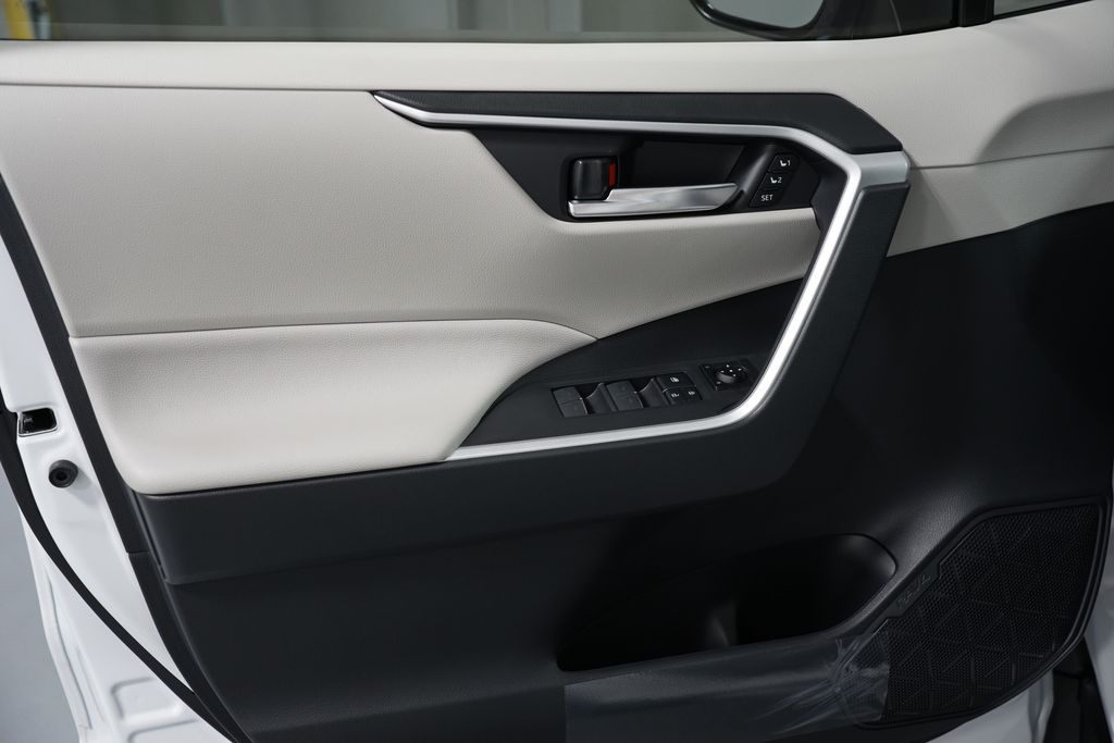 Thumbnail: 2025 Toyota RAV4 - 30