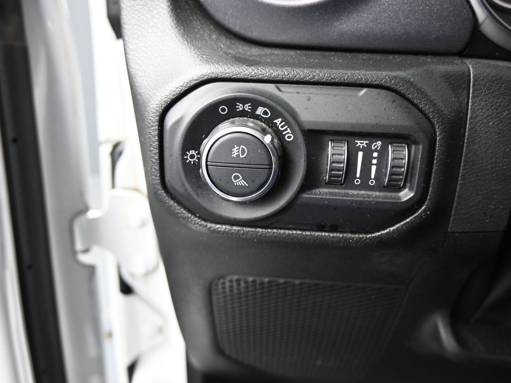 Used 2022 Bright White Clearcoat Jeep Mojave image 33