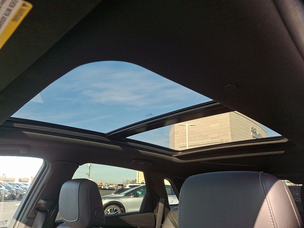 Thumbnail: 2024 Cadillac XT5 - 15