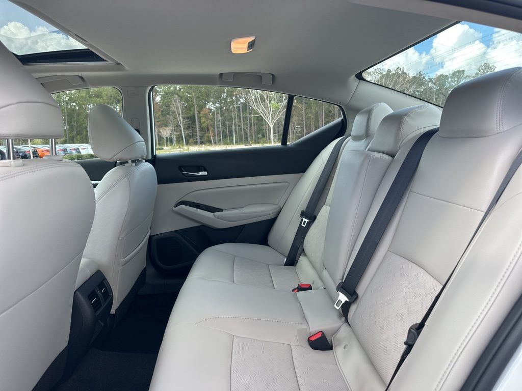 2025 Pearl White Tricoat Nissan Altima 2.5 SL AWD Sedan