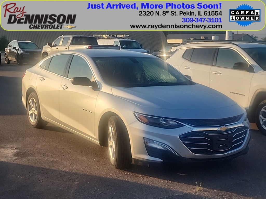 Silver Ice Metallic 2022 Chevrolet Malibu Sedan Front-Wheel Drive Continuously Variable Transmission