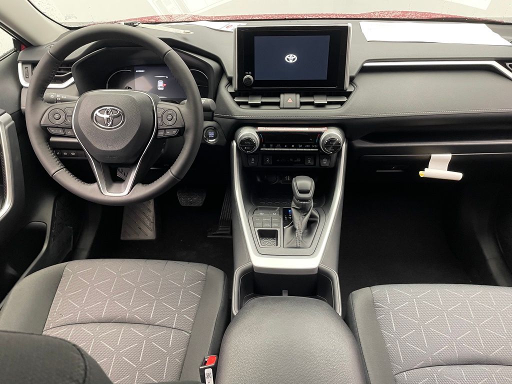 2025 Toyota RAV4 XLE 19