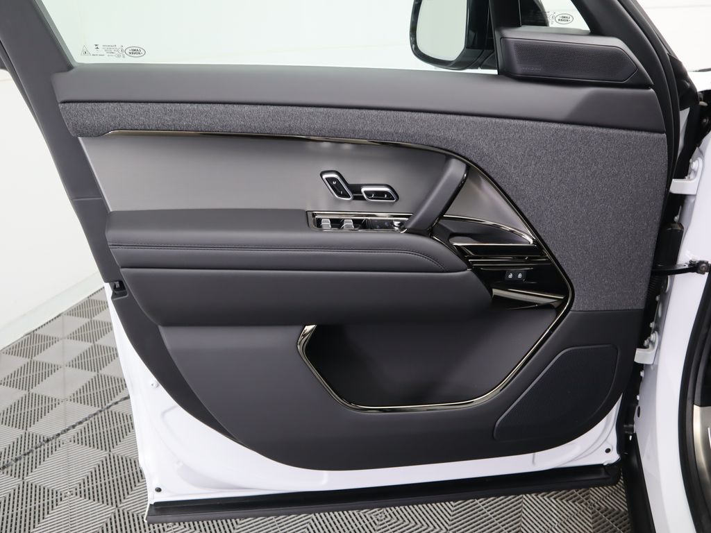 2025 Land Rover Range Rover Sport Dynamic 26