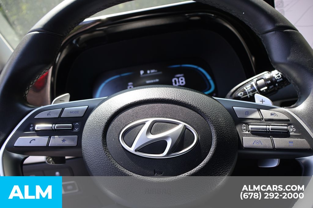 Used 2025 White Hyundai SEL image 32