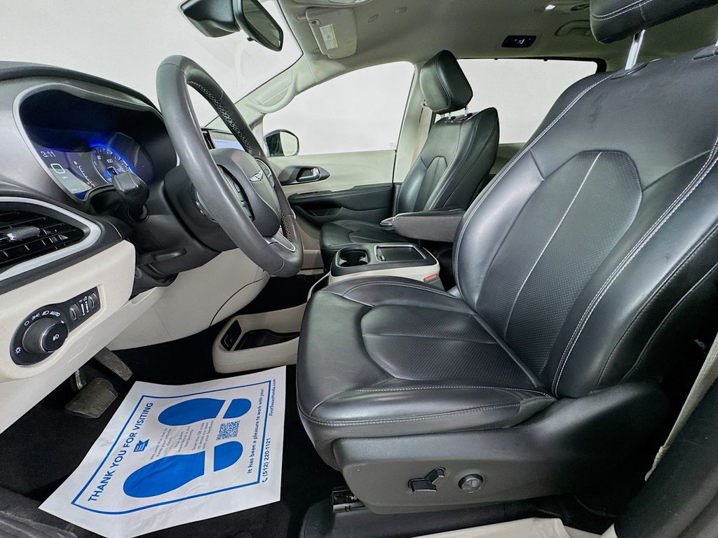 Used Car 2024 Chrysler Pacifica  Touring L For Sale Under $30,000 In Austin, Texas