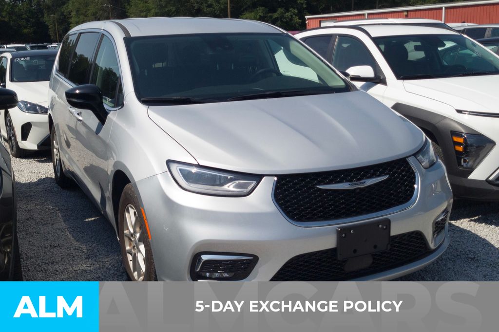 Used 2024 Silver Chrysler Touring L image 3