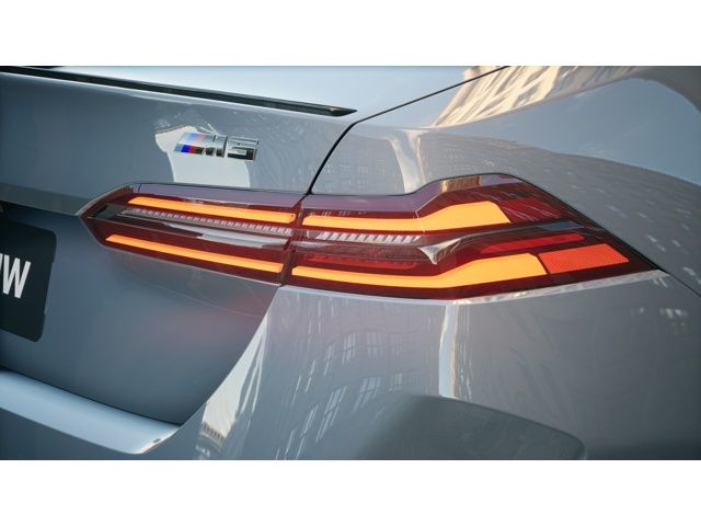 Thumbnail: 2026 BMW M5 - 8