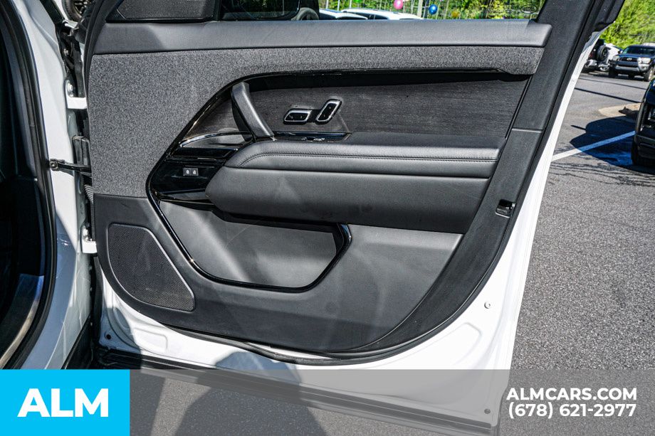 Used 2023 White Land Rover SE image 55
