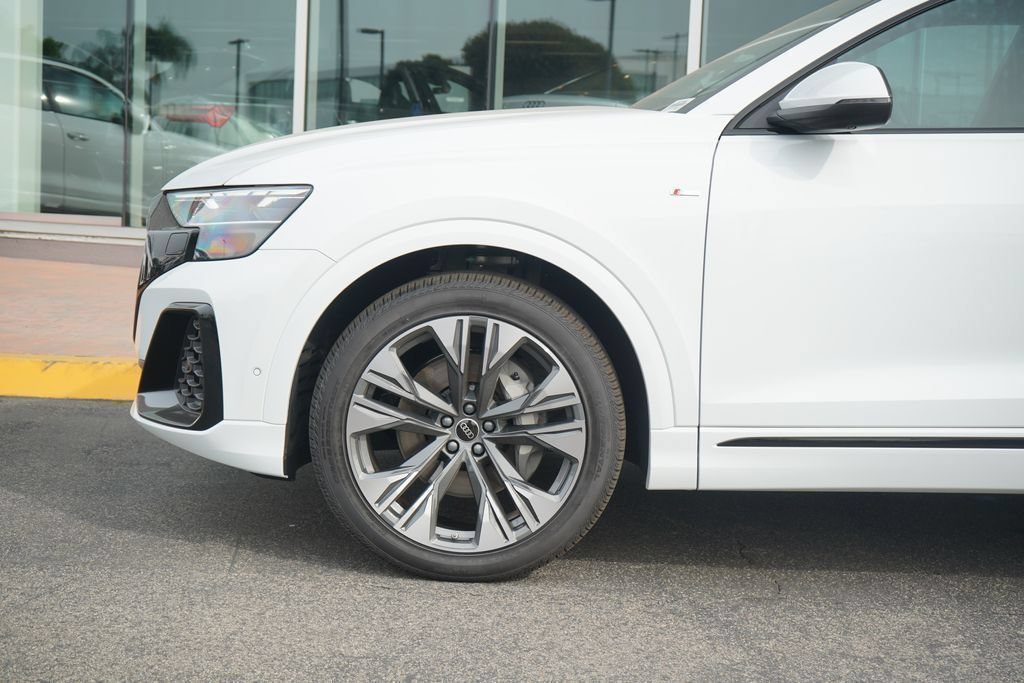 Thumbnail: 2026 Audi Q8 - 2