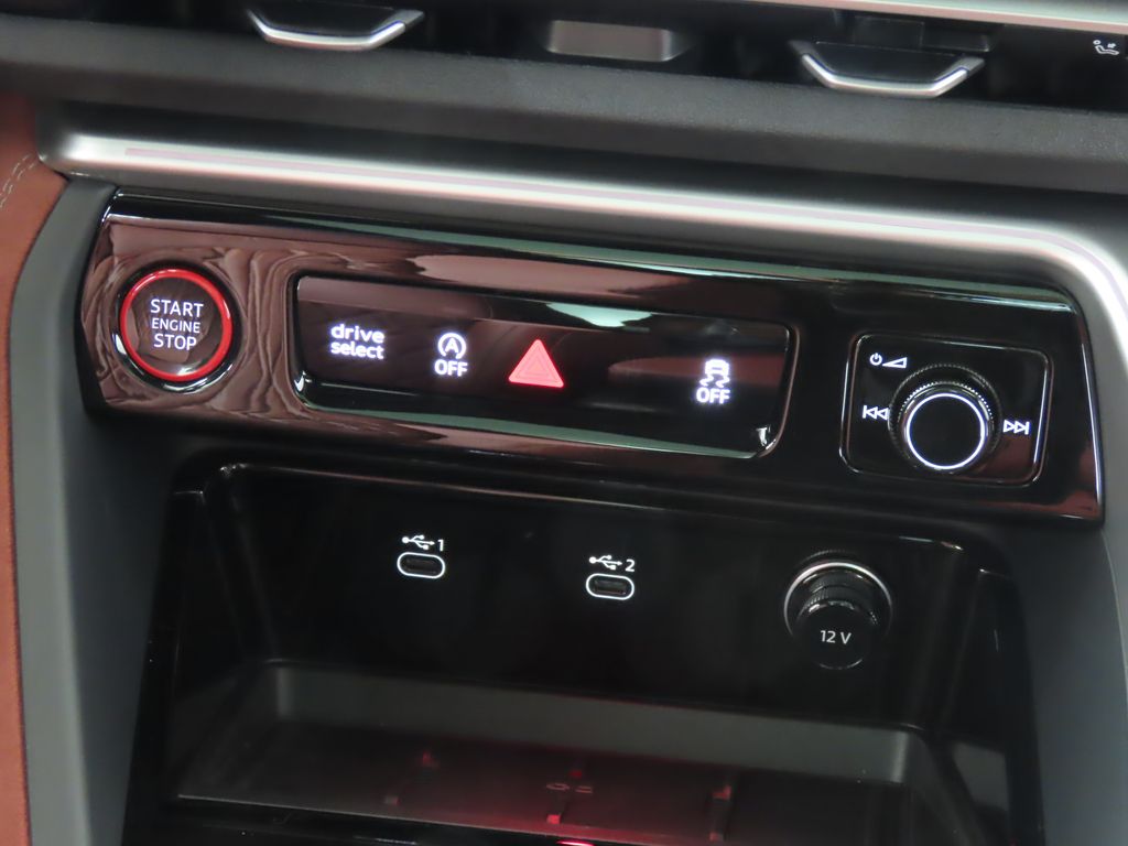 Thumbnail: 2025 Audi SQ5 - 18