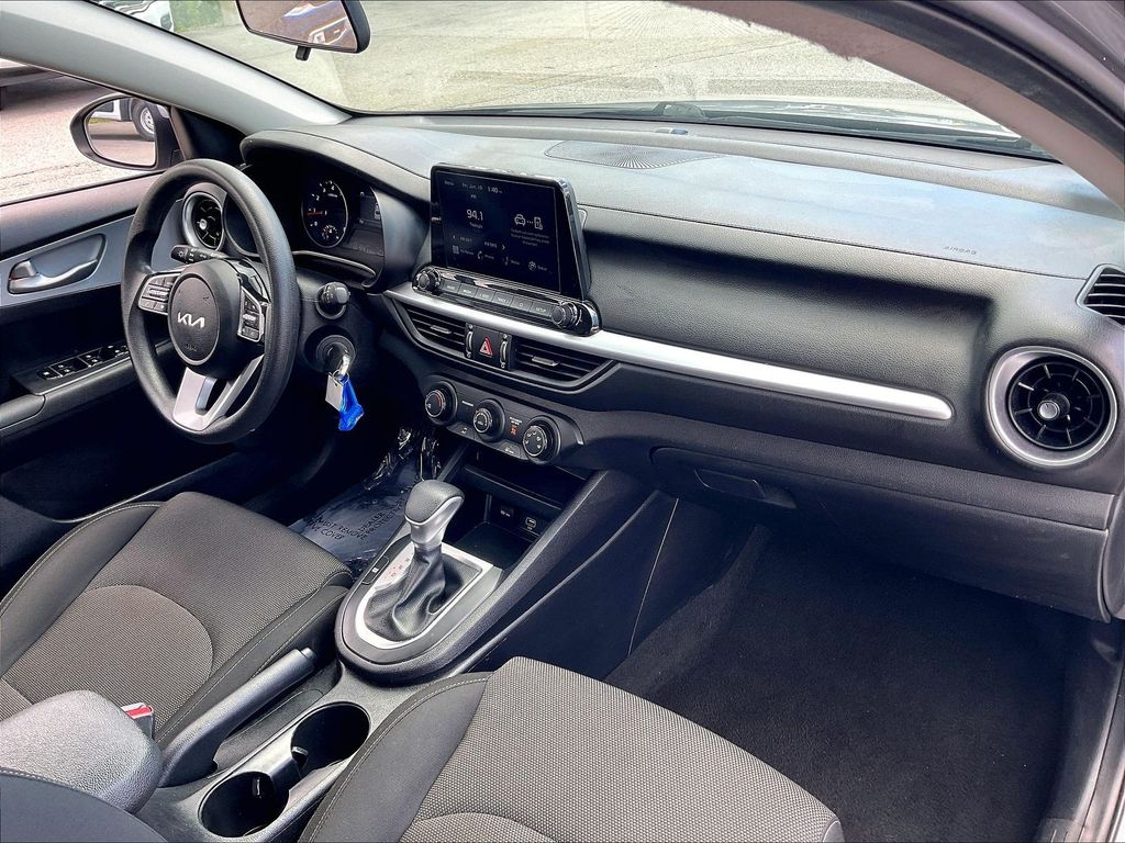 2024 Kia Forte — photo 13