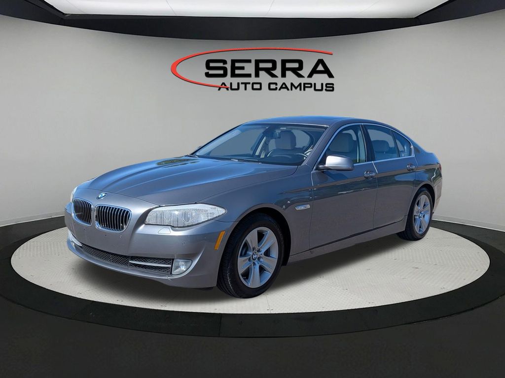  2013 BMW 5 Series 528i xDrive Sedan AWD   