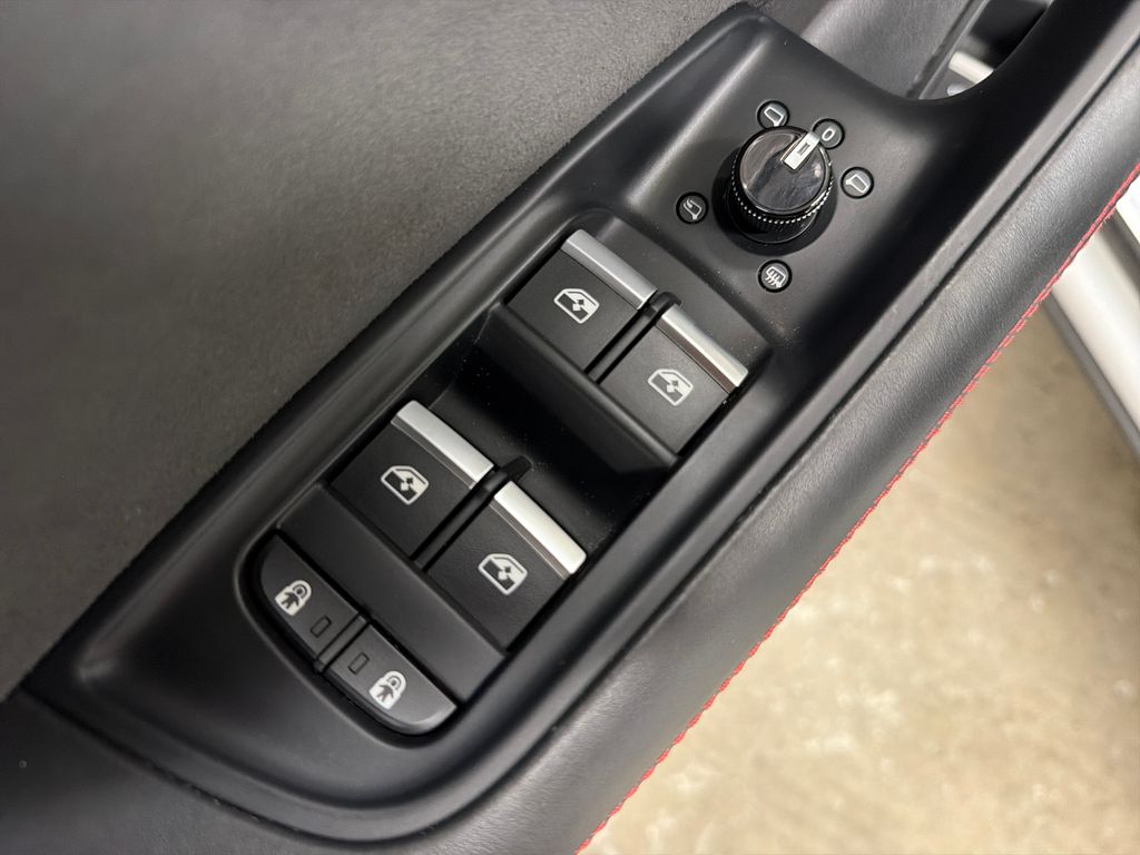 Used 2023  Audi 4.0T image 16