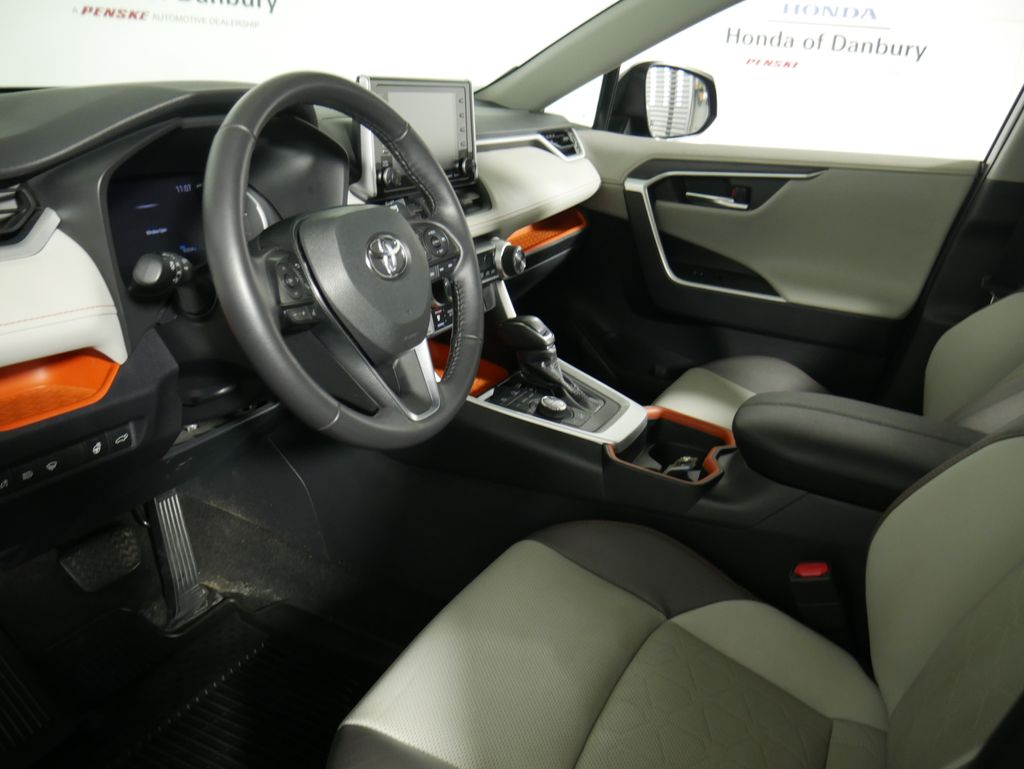 Thumbnail: 2019 Toyota RAV4 - 16