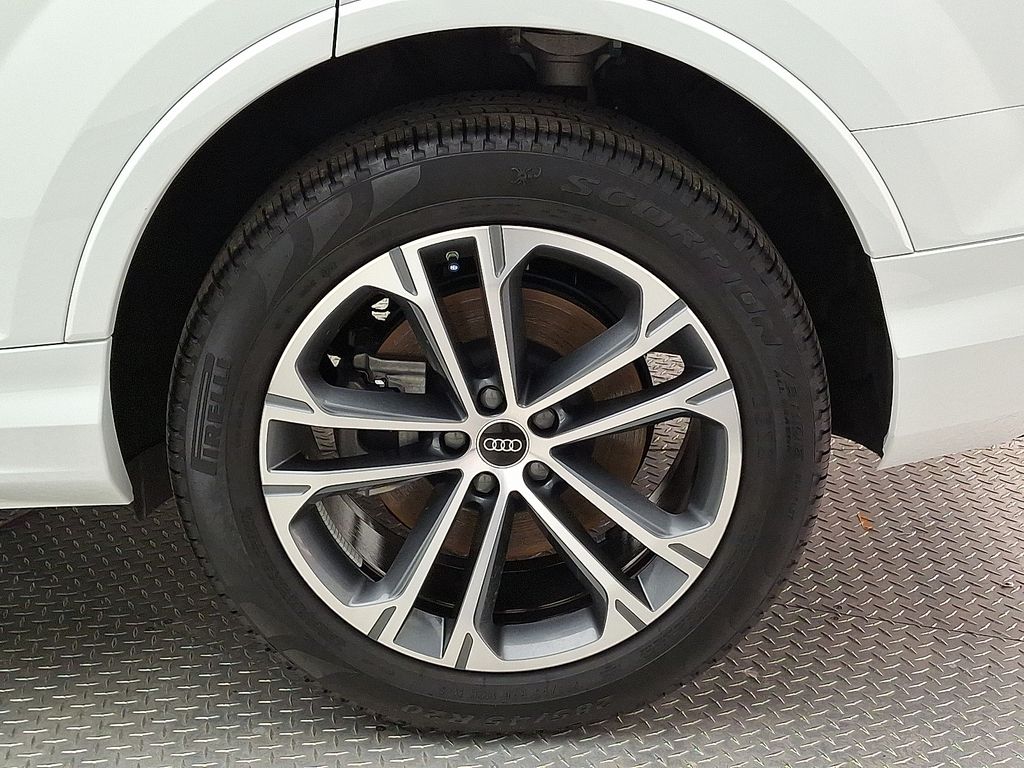 Thumbnail: 2025 Audi Q7 - 7