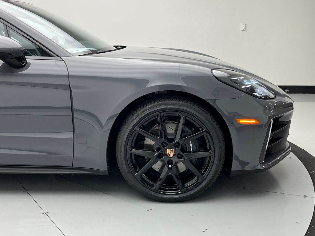 Thumbnail: 2026 Porsche Panamera - 31