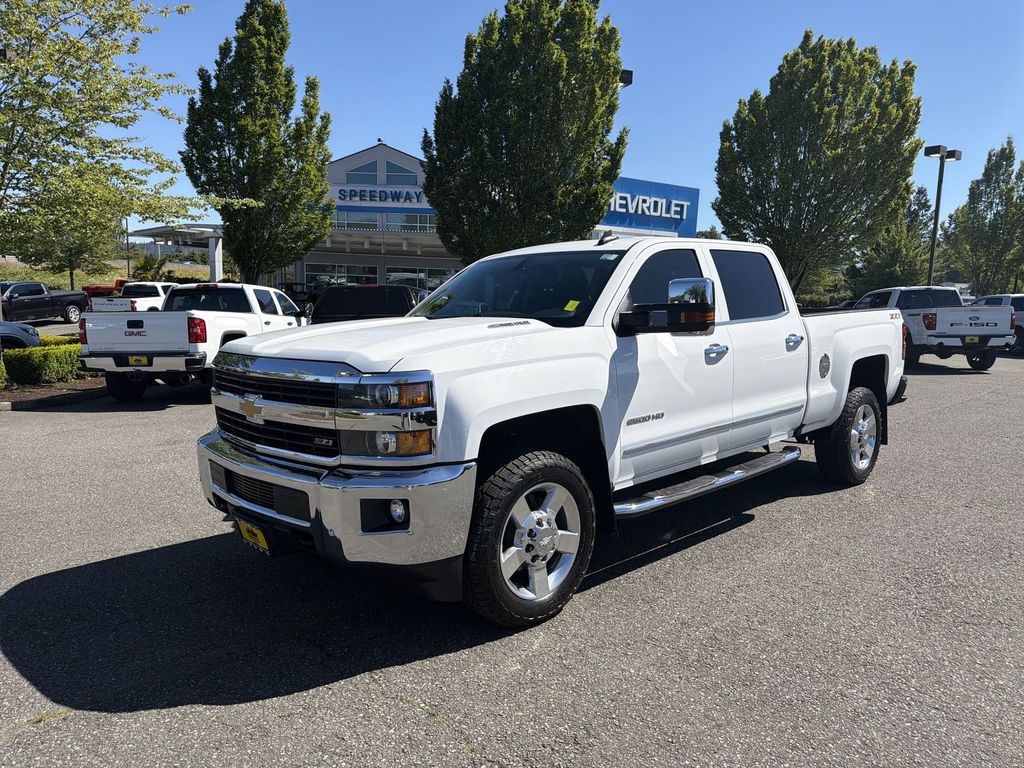 Summit White 2016 Chevrolet Silverado 2500HD Pickup Truck Four-Wheel Drive 6-Speed Automatic