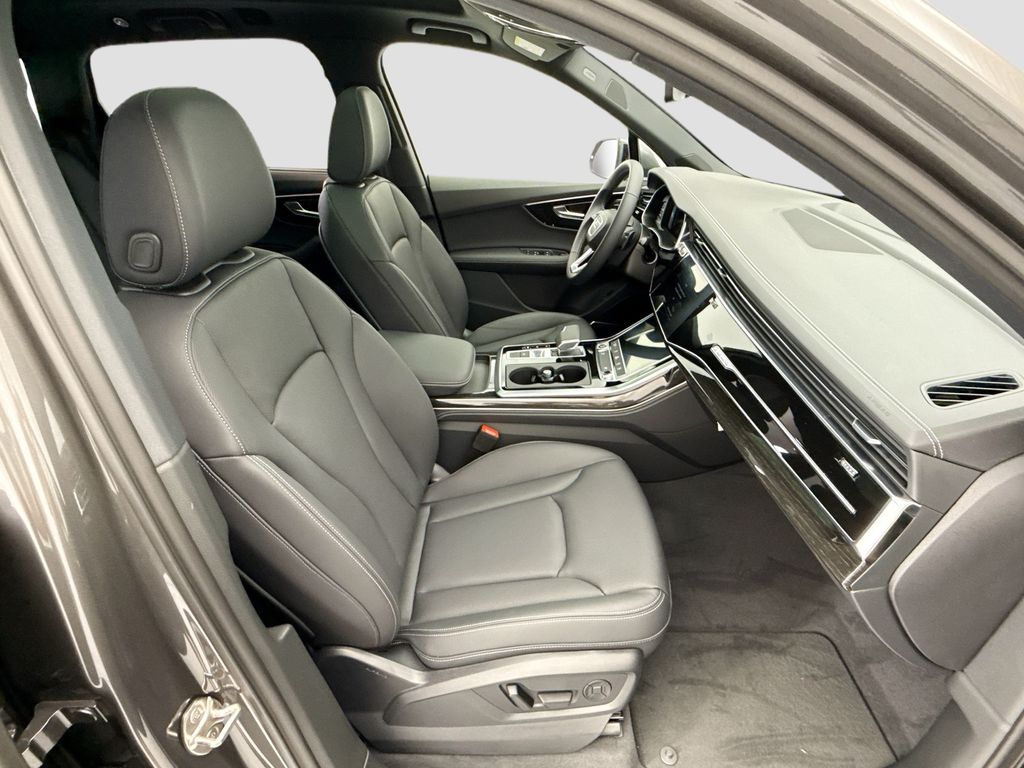 Thumbnail: 2026 Audi Q7 - 20