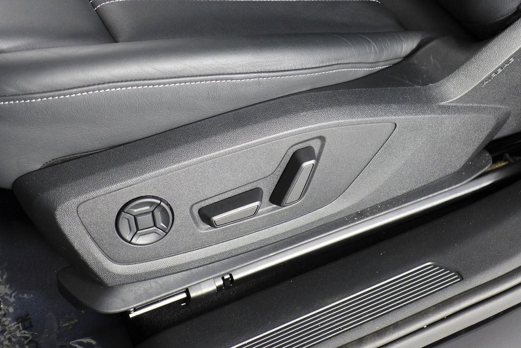 Thumbnail: 2023 Audi Q4 e-tron - 23