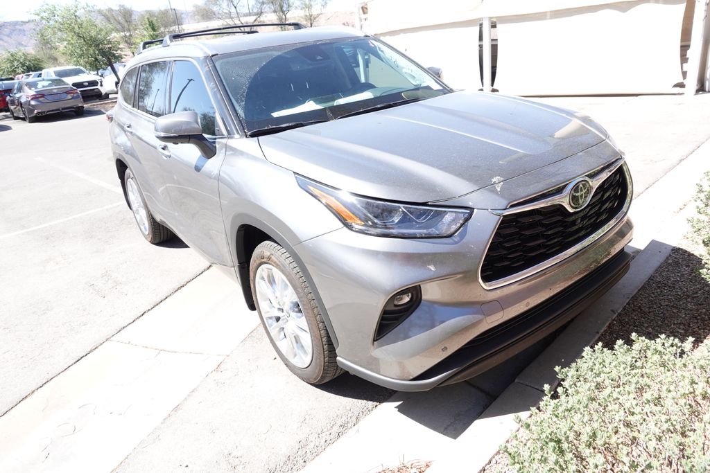 2025 Toyota Highlander Limited FWD's photo