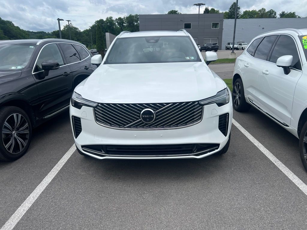 2025 Volvo XC90 B6 Plus Bright Theme 7-Passenger AWD