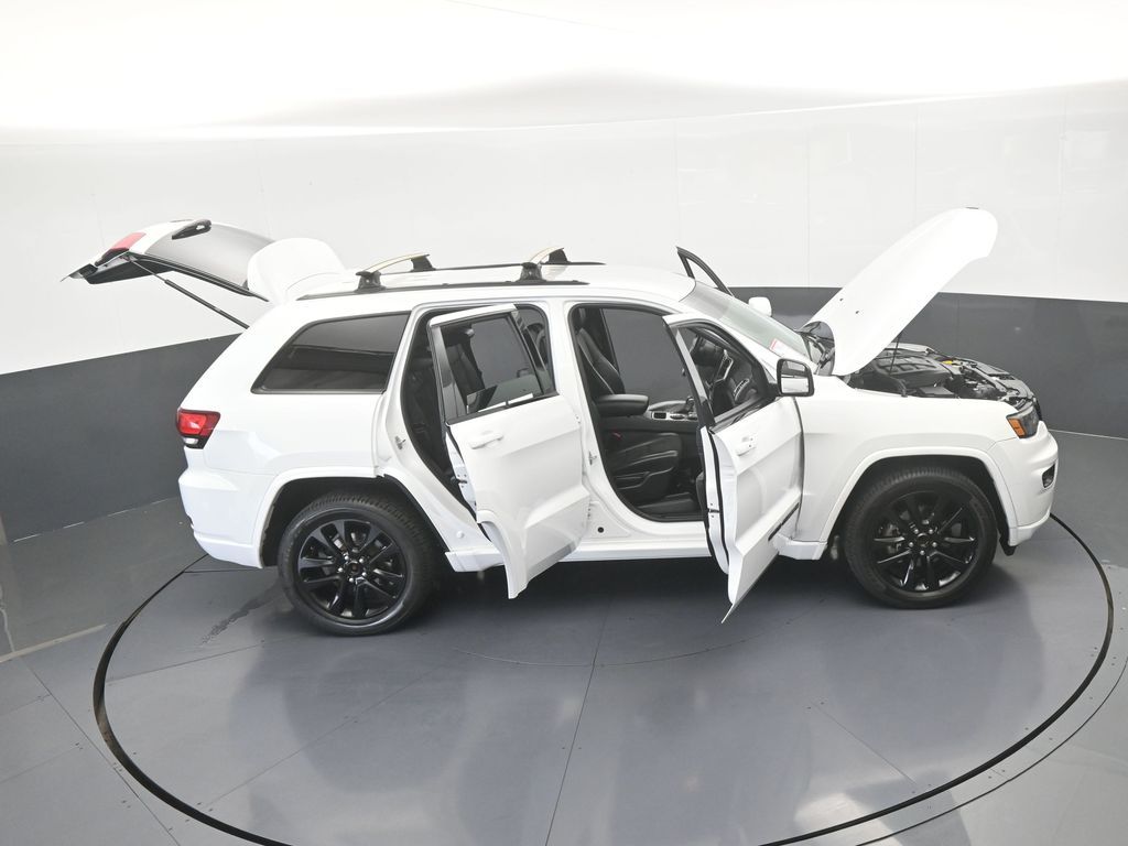 Used 2018 Bright White Clearcoat Jeep Altitude image 64