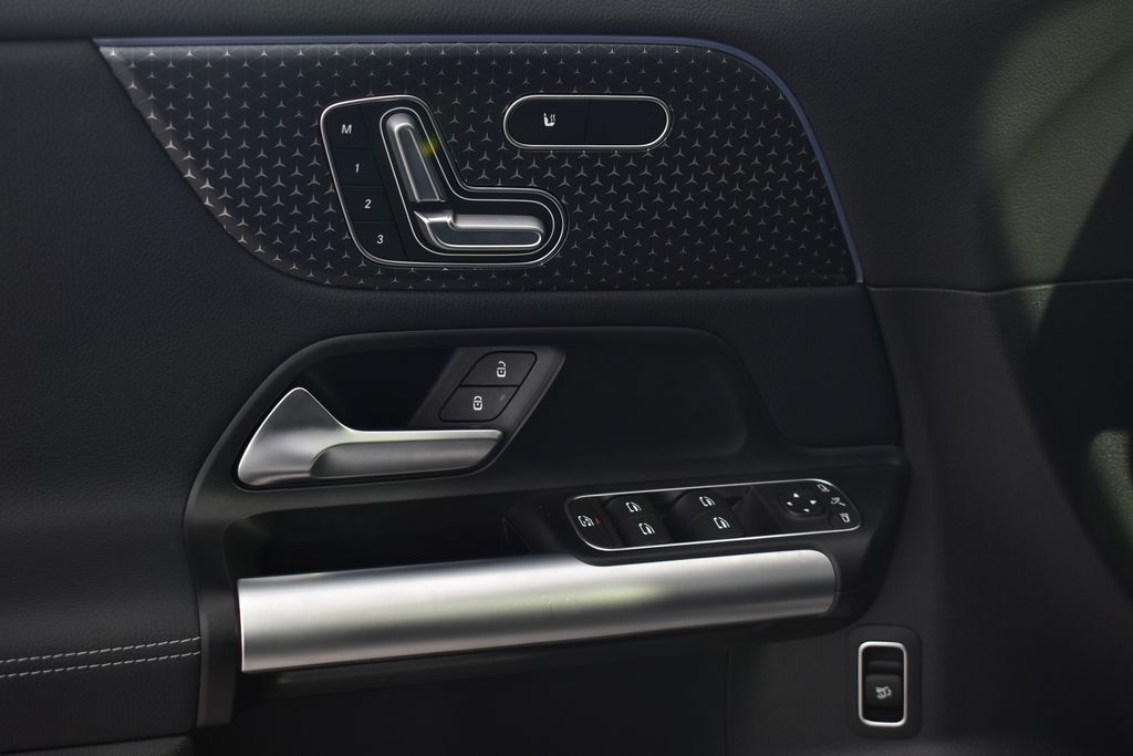 Thumbnail: 2025 Mercedes-Benz GLA - 12