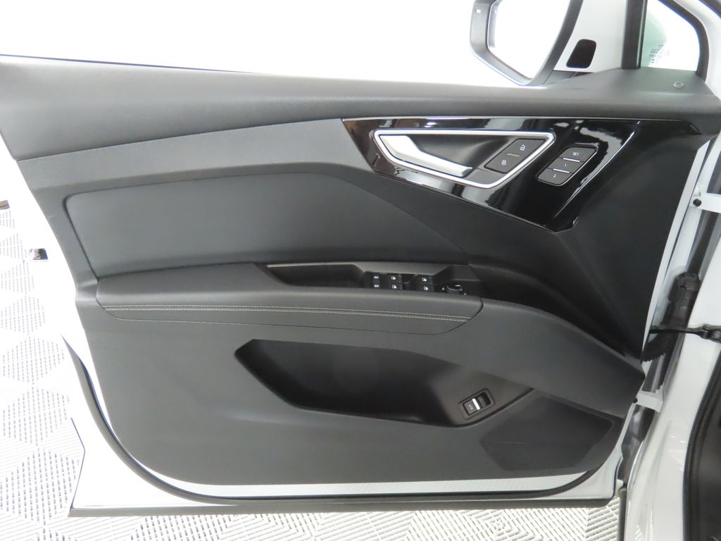 Thumbnail: 2023 Audi Q4 e-tron - 27