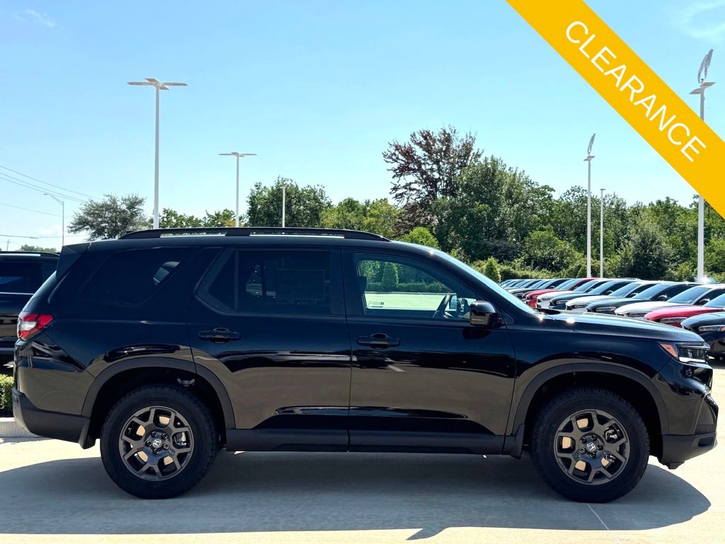 2025 Honda Pilot TrailSport Black at Community Honda