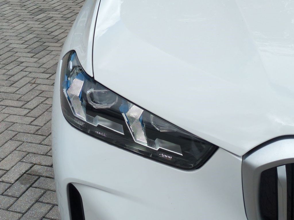 New 2026 White BMW sDrive40i image 10
