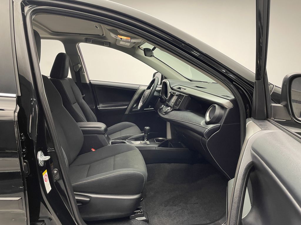 Thumbnail: 2018 Toyota RAV4 - 16