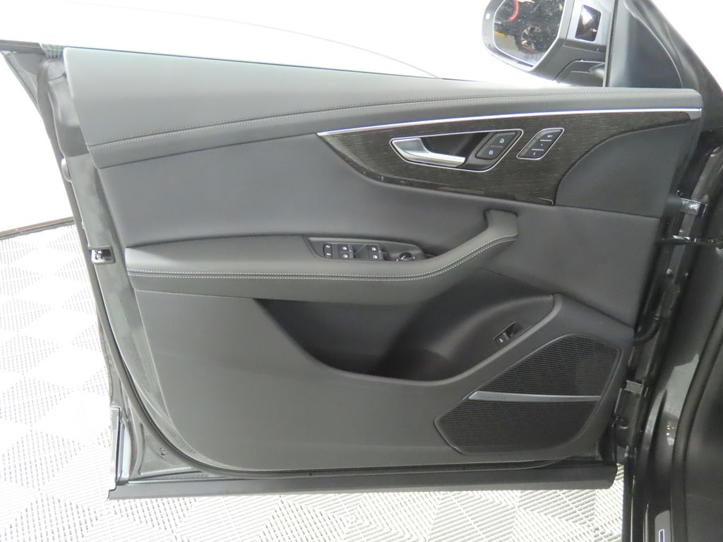 Thumbnail: 2026 Audi Q8 - 28