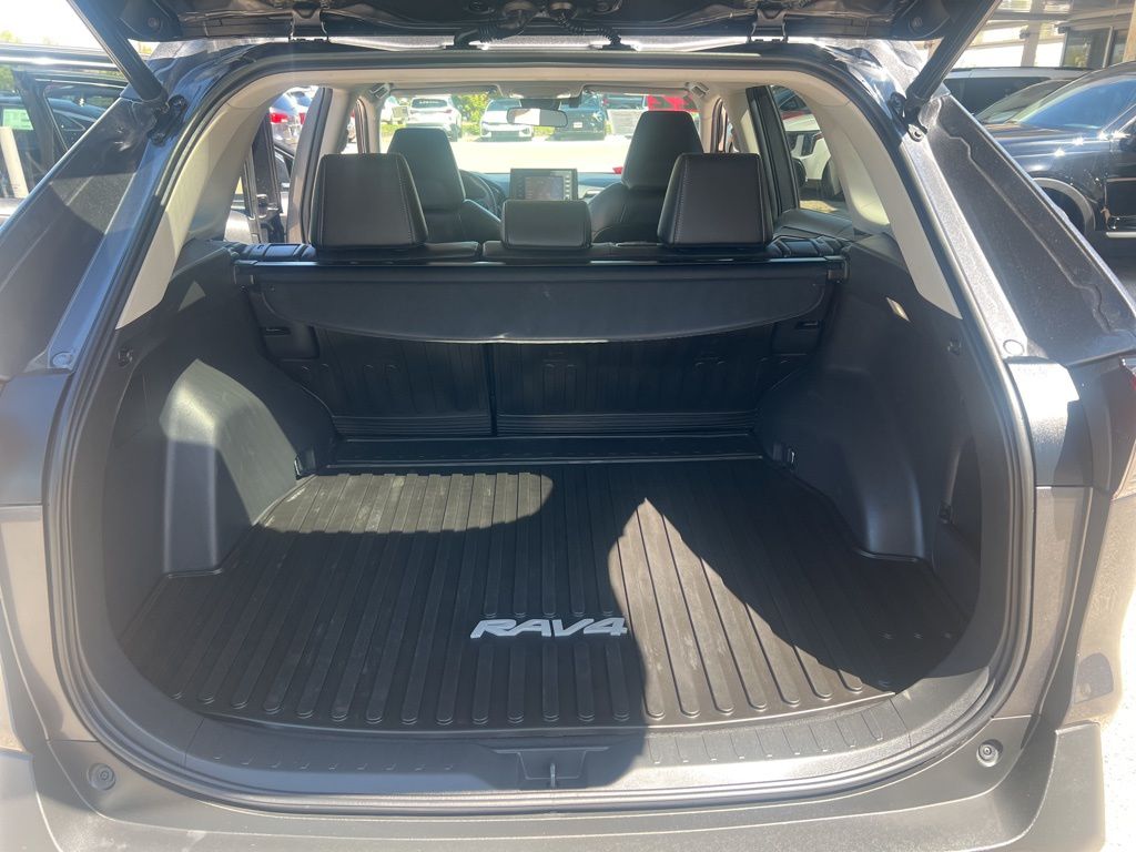 2022 Toyota RAV4 XLE Premium photo