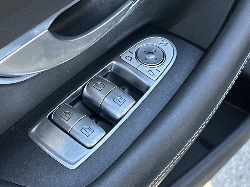 Thumbnail: 2021 Mercedes-Benz E-Class - 28