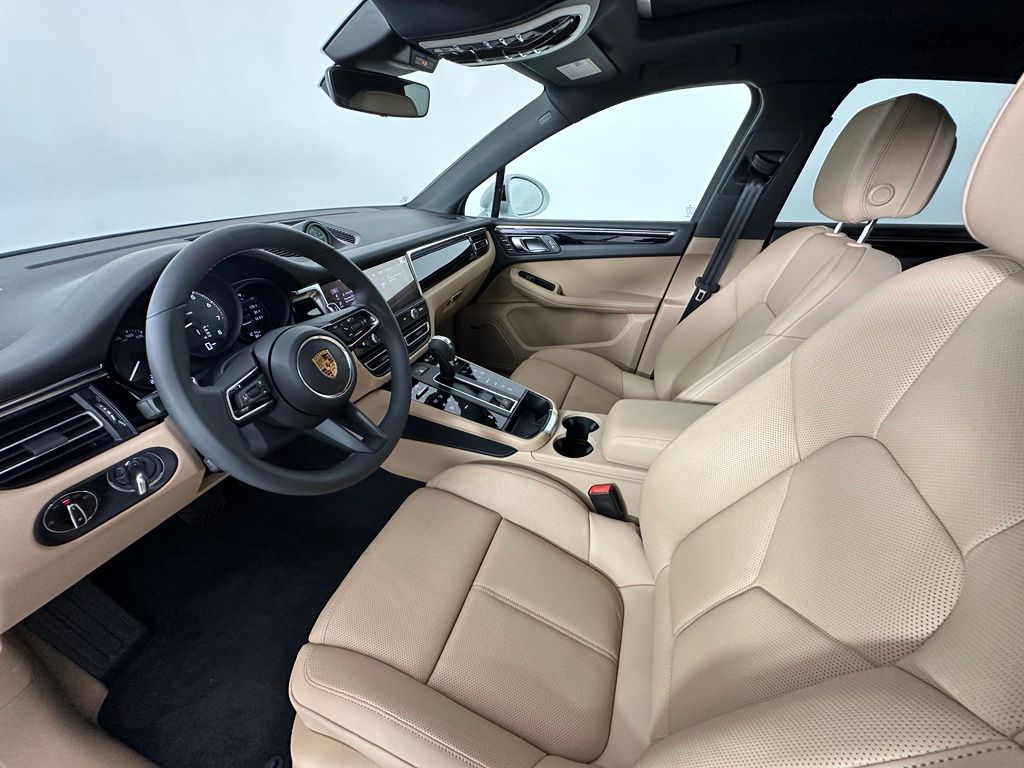 Thumbnail: 2026 Porsche Macan - 4