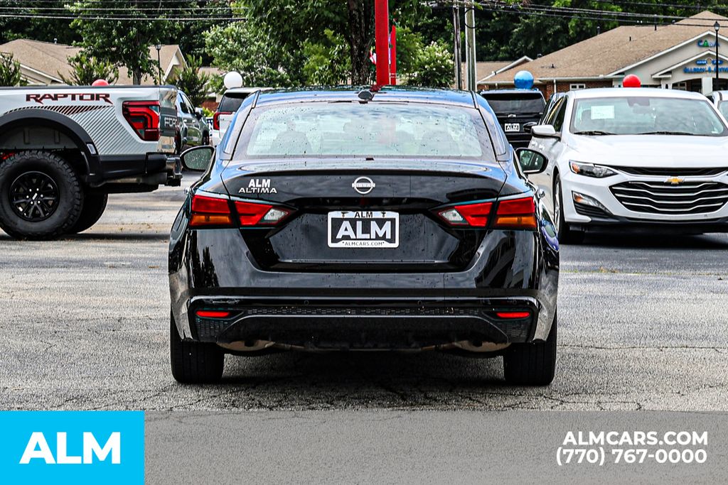 Used 2025 Black Nissan 2.5 SV image 12