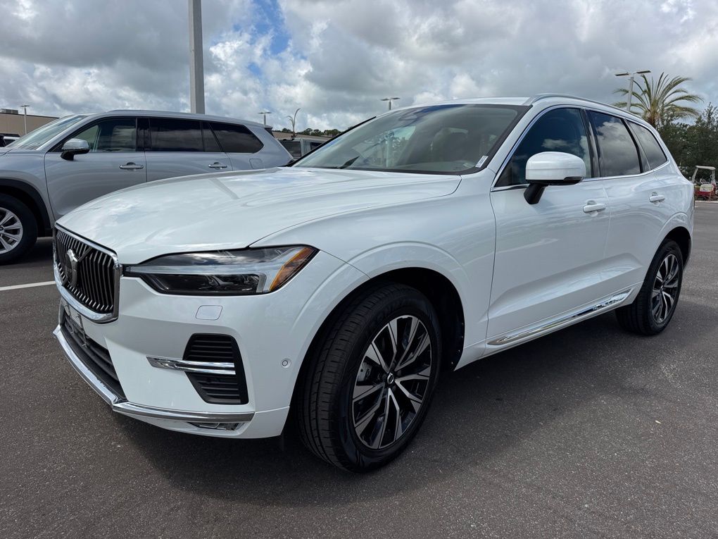 2023 Volvo XC60 B5 Plus photo 3