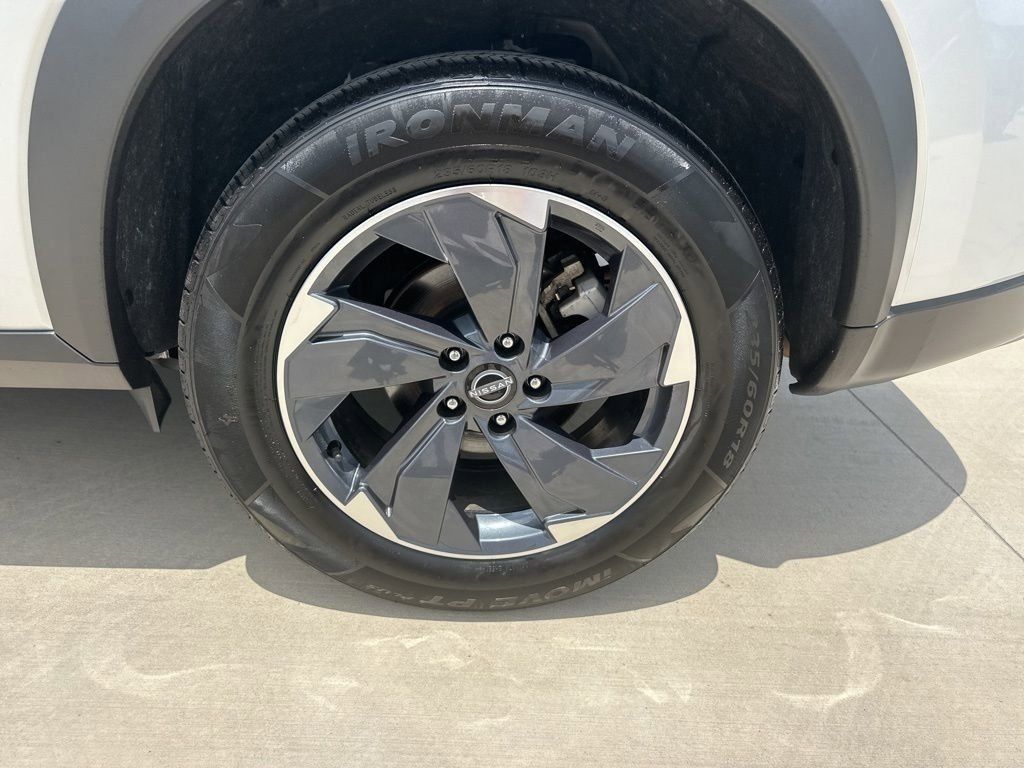 2024 Brilliant Silver Metallic Nissan Rogue SV FWD SUV