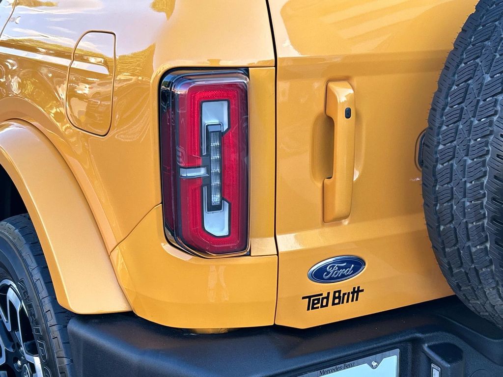 Thumbnail: 2022 Ford Bronco - 11