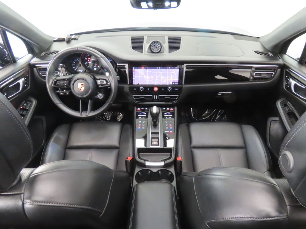Thumbnail: 2026 Porsche Macan - 14