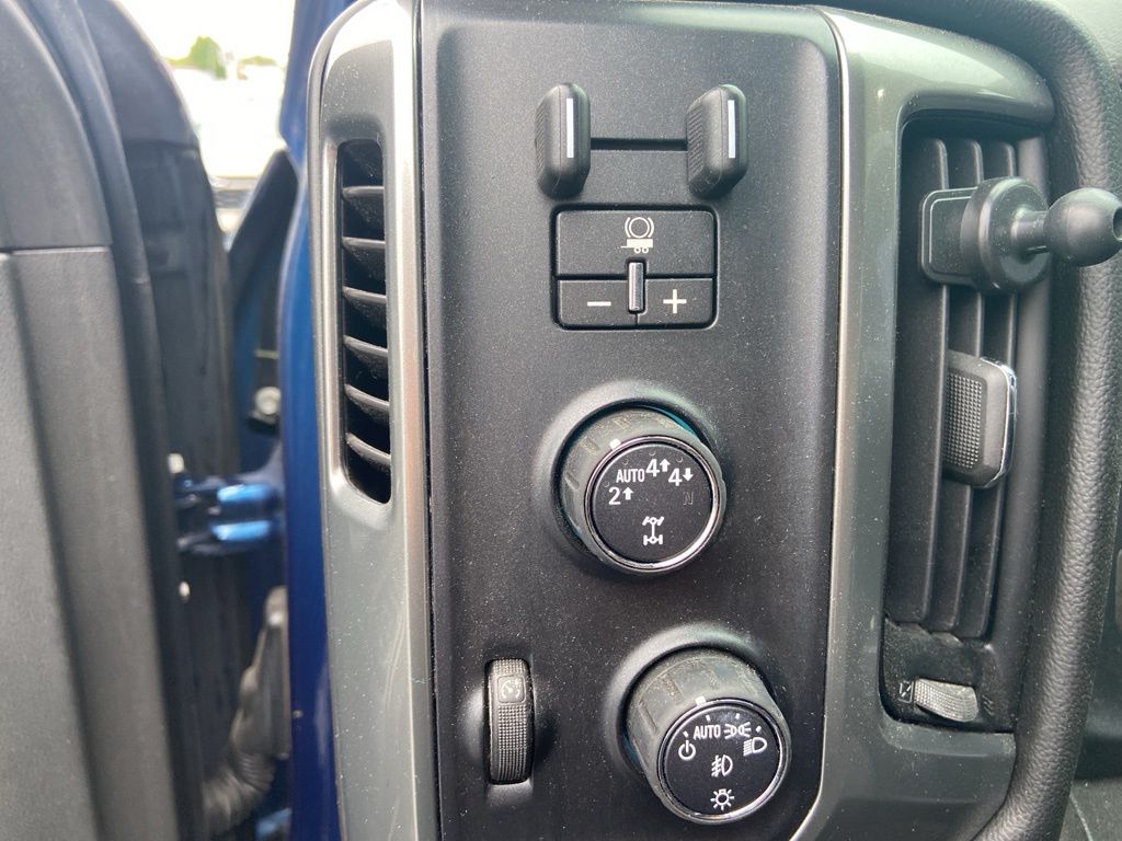Thumbnail: 2018 Chevrolet Silverado 1500 - 20