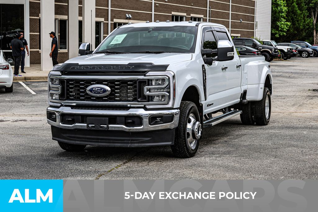 Used 2025 White Ford Lariat image 4