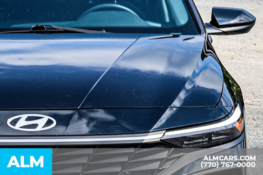 Used 2024 Black Hyundai SEL image 14
