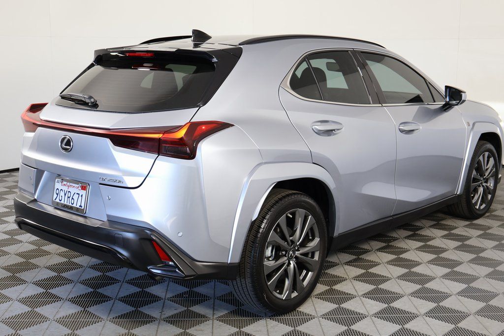 Thumbnail: 2024 Lexus UX - 4